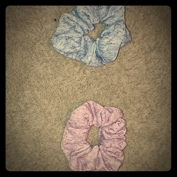 Accessories - I am selling scrunchies!